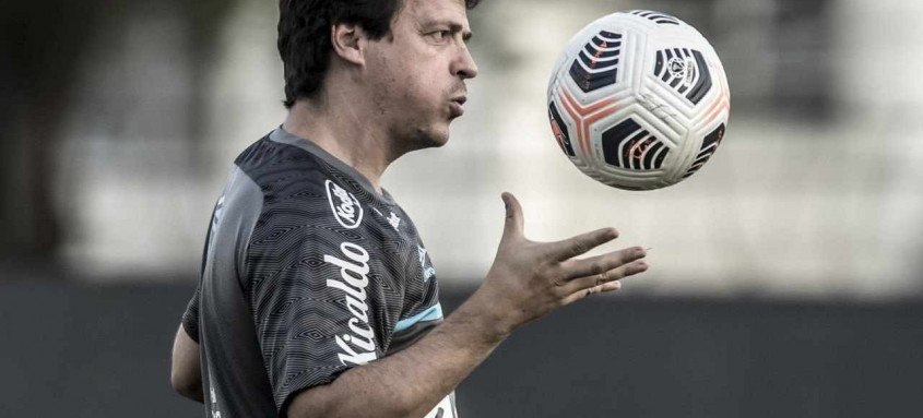 Confirmado ontem pelo Vasco, Fernando Diniz fará sua segunda passagem pelo Rio. Em 2019 ele treinou o Fluminense - Foto: Ivan Storti / Santos FC Confirmado ontem pelo Vasco, Fernando Diniz fará sua segunda passagem pelo Rio. Em 2019 ele treinou o Fluminense