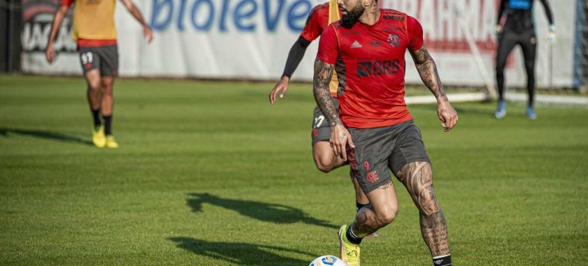 Após defender a Seleção Brasileira das Eliminatórias, o atacante Gabigol volta neste domingo ao time do Flamengo