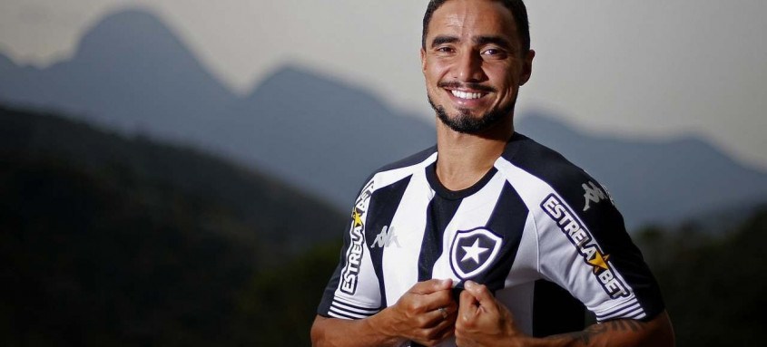 Torcedor declarado do Botafogo, Rafael prometeu assistir um jogo da arquibancada
