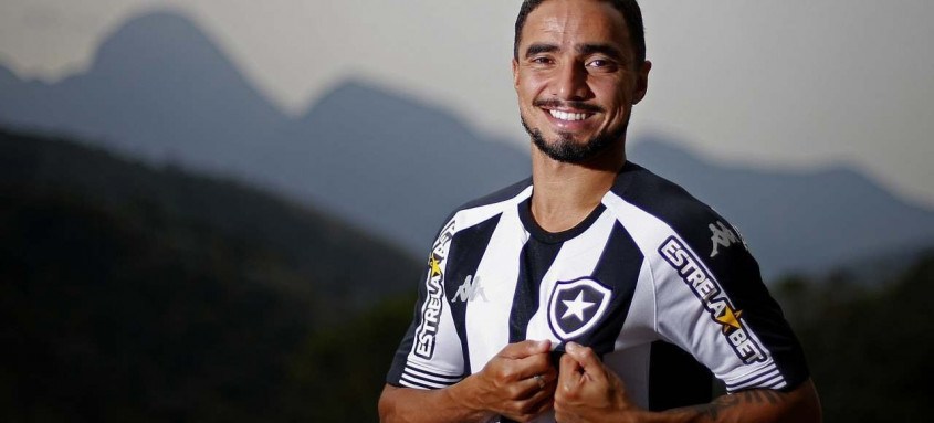 Torcedor declarado do Botafogo, Rafael prometeu assistir um jogo da arquibancada - Foto: Vitor Silva / Botafogo Torcedor declarado do Botafogo, Rafael prometeu assistir um jogo da arquibancada