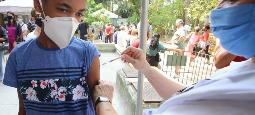 População de Niterói segue sendo vacinada contra o coronavírus