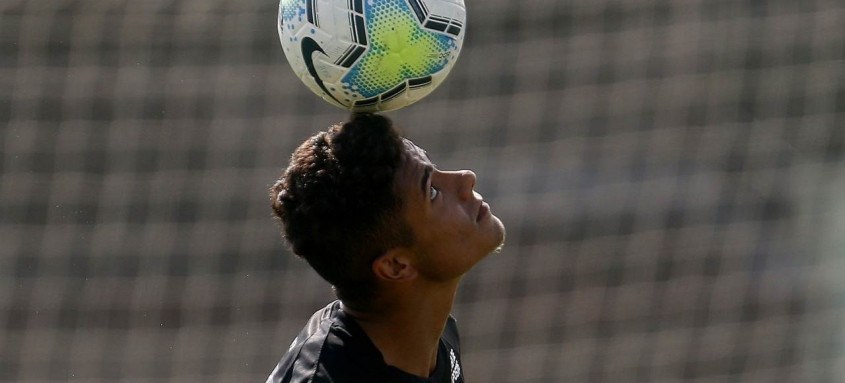 Vitinho, destaque do sub-20 do Botafogo, diz ter realizado um sonho de criança ao estrear pelo profissional - Foto: Vitor Silva / Botafogo Vitinho, destaque do sub-20 do Botafogo, diz ter realizado um sonho de criança ao estrear pelo profissional