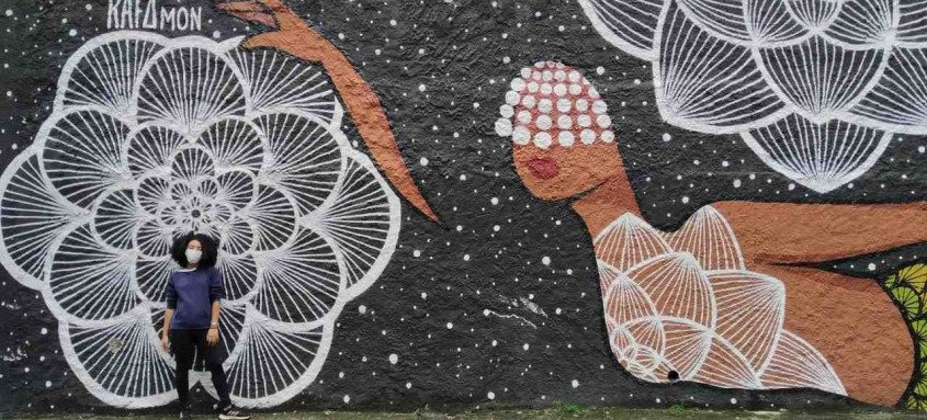 Sob a batuta de Nicolly Barbosa, o tour com a temática da arte urbana realiza seus primeiros passos em Niterói com a promessa de falar sobre os problemas, qualidades e a história da nossa sociedade - Foto: Divulgação Sob a batuta de Nicolly Barbosa, o tour com a temática da arte urbana realiza seus primeiros passos em Niterói com a promessa de falar sobre os problemas, qualidades e a história da nossa sociedade