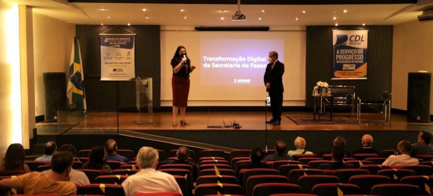Digitalização de ponta a ponta e nova atendente virtual do website da instituição foram destaques em apresentação na CDL de Niterói
