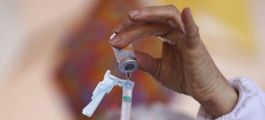 Vacinação será feita com os imunizantes AstraZeneca/Fiocruz ou Pfizer
- Foto: Fabio Rodrigues Pozzebom/Agência Brasil Vacinação será feita com os imunizantes AstraZeneca/Fiocruz ou Pfizer