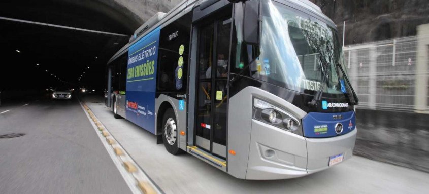 A partir desta terça (21), o ônibus já estará em circulação na linha 49, com ar-condicionado e carregadores para celular