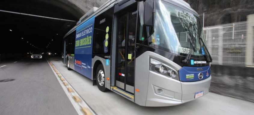 A partir desta terça (21), o ônibus já estará em circulação na linha 49, com ar-condicionado e carregadores para celular - Foto: Luciana Carneiro/Prefeitura de NIterói A partir desta terça (21), o ônibus já estará em circulação na linha 49, com ar-condicionado e carregadores para celular