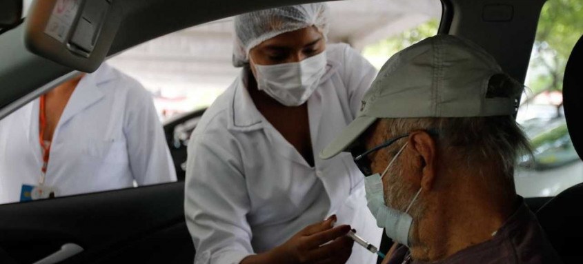 Prefeitura do Rio de Janeiro segue com cronograma para avançar a imunização