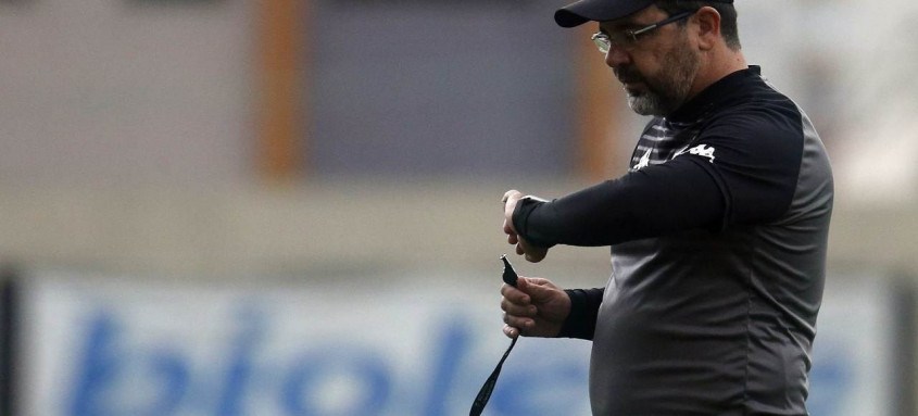Botafogo, do técnico Enderson Moreira, busca se firmar na zona de classificação para a Série A do Brasileirão - Foto: Vitor_Silva Botafogo, do técnico Enderson Moreira, busca se firmar na zona de classificação para a Série A do Brasileirão