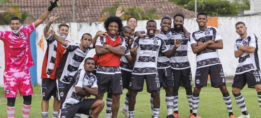 Jogadores comemoram mais uma vitória no Campeonato Carioca