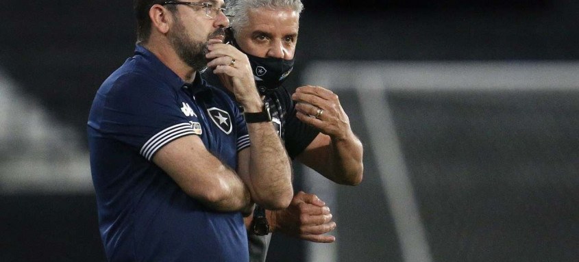 O técnico Enderson Moreira não conseguiu ontem fazer com que o Botafogo repetisse as últimas boas atuações - Foto: Vitor Silva / Botafogo O técnico Enderson Moreira não conseguiu ontem fazer com que o Botafogo repetisse as últimas boas atuações