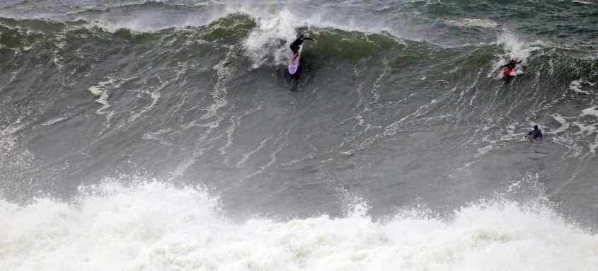 Elite do surfe de ondas grandes caiu no mar para aumentar pontuação, incluindo surfistas femininas que disputam entre as Big Riders mundiais - Foto: Tony D Andrea/Divulgação Elite do surfe de ondas grandes caiu no mar para aumentar pontuação, incluindo surfistas femininas que disputam entre as Big Riders mundiais