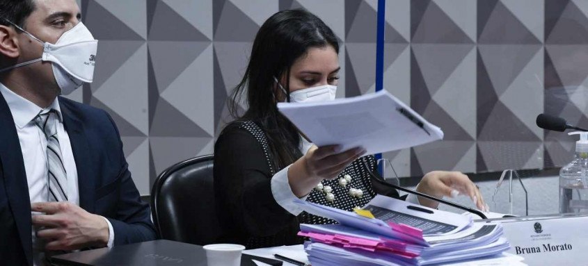 Advogada Bruna Morato contou aos senadores da comissão que médicos eram orientados a fazer prescrição do kit - Foto: Roque de Sá/Agência Senado Advogada Bruna Morato contou aos senadores da comissão que médicos eram orientados a fazer prescrição do kit