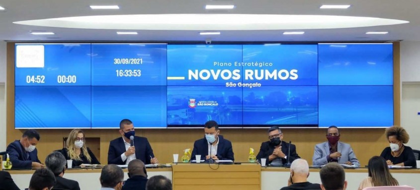 Secretário de Gestão Integrada e Projetos Especiais esclarece dúvidas de vereadores e sociedade civil - Foto: Rafa Correa / Prefeitura de SG Secretário de Gestão Integrada e Projetos Especiais esclarece dúvidas de vereadores e sociedade civil