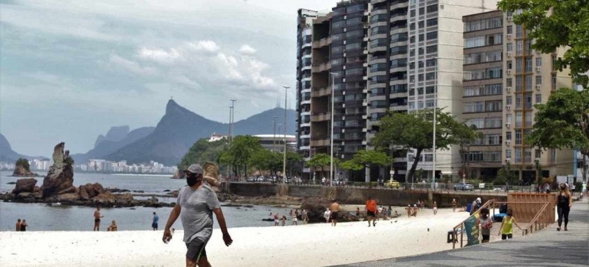 Nos bares e restaurantes, o distanciamento entre as mesas poderá ser reduzido para um metro e o horário de funcionamento será ampliado até as 2h da madrugada - Foto: Divulgação Nos bares e restaurantes, o distanciamento entre as mesas poderá ser reduzido para um metro e o horário de funcionamento será ampliado até as 2h da madrugada