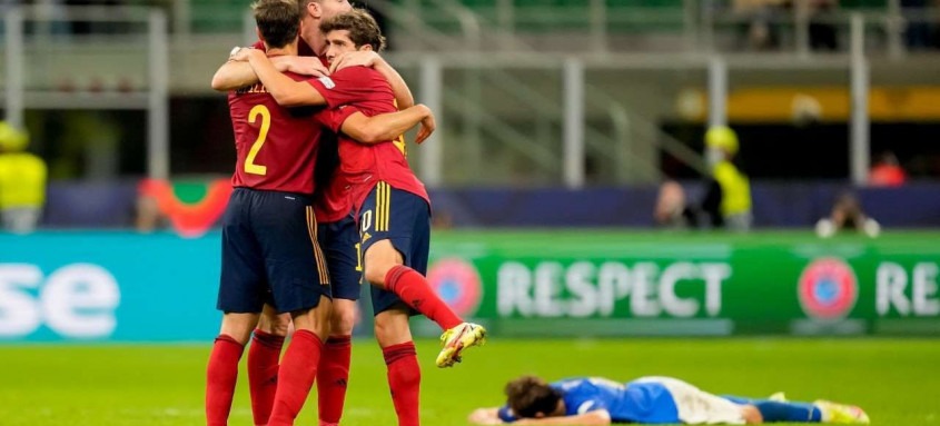 A Espanha venceu a Itália nesta quarta, em Milão, e avançou às finais da Liga das Nações - Foto: Divulgação / Uefa A Espanha venceu a Itália nesta quarta, em Milão, e avançou às finais da Liga das Nações