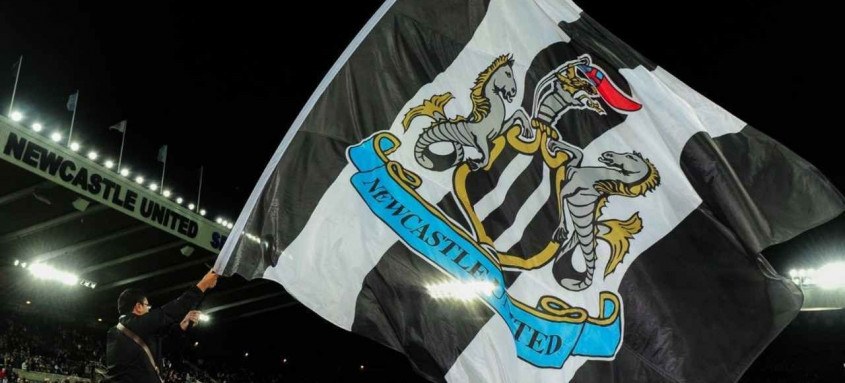 Tradicional clube inglês, o Newcastle United foi adquirido nesta quinta-feira por R$ 2,2 bilhões