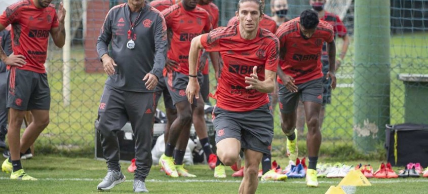 Flamengo conta com a experiência do lateral-esquerdo Filipe Luís, que volta ao time hoje, para buscar mais três pontos - Foto: Alexandre Vidal / Flamengo Flamengo conta com a experiência do lateral-esquerdo Filipe Luís, que volta ao time hoje, para buscar mais três pontos