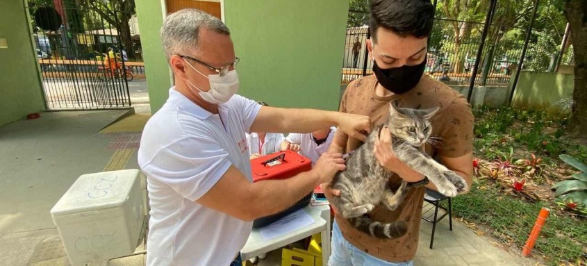 A campanha chega ao seu terceiro final de semana imunizando cães e gatos - Foto: Luciana Carneiro / Prefeitura de Niterói A campanha chega ao seu terceiro final de semana imunizando cães e gatos