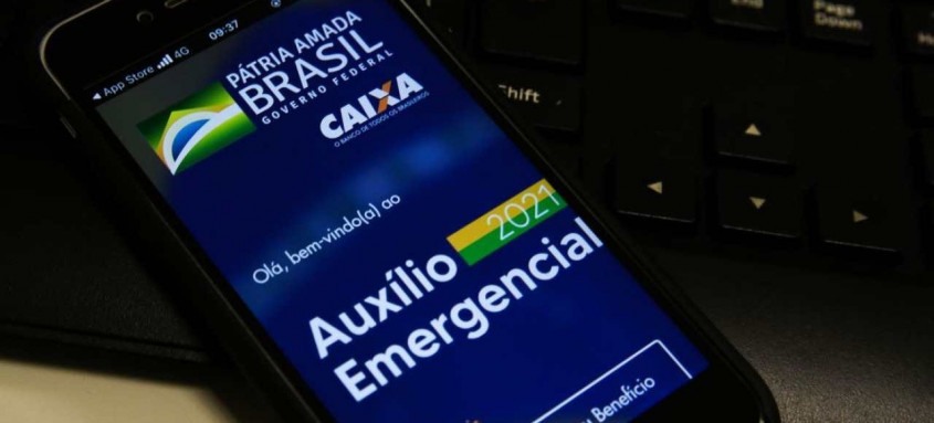 O dinheiro havia sido depositado nas contas poupança digitais da Caixa Econômica Federal em 26 de setembro - Foto: Marcello Casal Jr/Agência Brasil; /Agência Brasil O dinheiro havia sido depositado nas contas poupança digitais da Caixa Econômica Federal em 26 de setembro