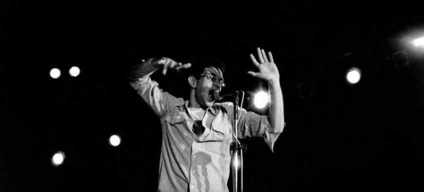 Renato Russo fez história na música brasileira como vocalista e principal letrista da Legião Urbana