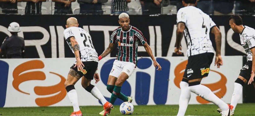 Bem marcado pelo sistema defensivo do Corinthians, Caio Paulista passou em branco no jogo desta quarta - Foto: Lucas Merçon / Fluminense Bem marcado pelo sistema defensivo do Corinthians, Caio Paulista passou em branco no jogo desta quarta