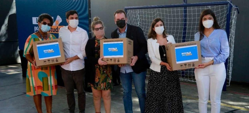 A expectativa é que a iniciativa impacte cerca de 100 mil estudantes da rede municipal e que sejam distribuídos, gratuitamente, oito milhões de absorventes íntimos por ano - Foto: Divulgação/ Prefeitura do Rio A expectativa é que a iniciativa impacte cerca de 100 mil estudantes da rede municipal e que sejam distribuídos, gratuitamente, oito milhões de absorventes íntimos por ano