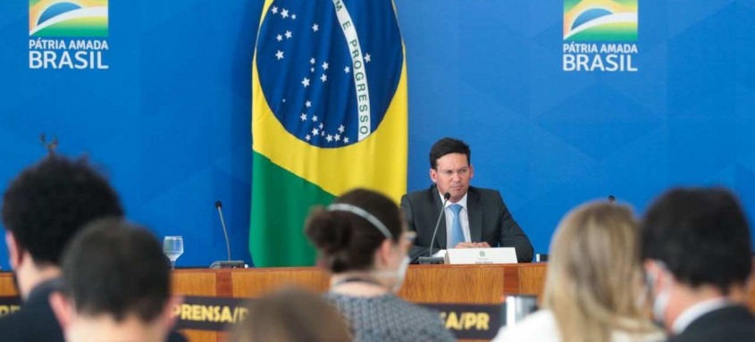 O Ministro da Cidadania, João Roma, fala à imprensa  no Palácio do Planalto, sobre as estratégias e rumos para o Auxílio Brasil, novo programa social do Governo Federal.