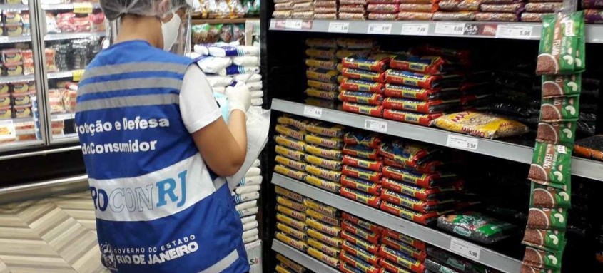 Procon conferiu os preços dos produtos. Niterói apresentou a menor variação no valor do arroz na Região Metropolitana - Foto: Divulgação Procon conferiu os preços dos produtos. Niterói apresentou a menor variação no valor do arroz na Região Metropolitana