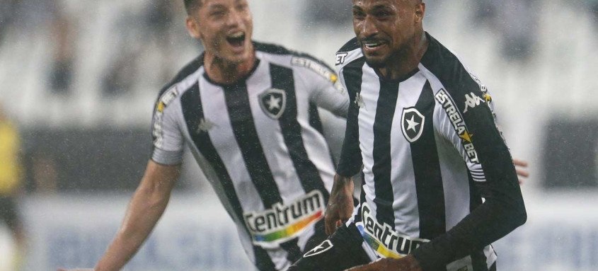 Gol do atacante Diego Gonçalves, aos 30 minutos do 2º tempo, deixou o Botafogo ainda mais perto de voltar à Série A - Foto: Vitor Silva / Botafogo Gol do atacante Diego Gonçalves, aos 30 minutos do 2º tempo, deixou o Botafogo ainda mais perto de voltar à Série A