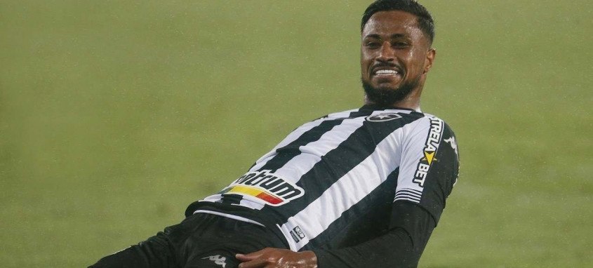 Gol do atacante Diego Gonçalves, aos 30 minutos do segundo tempo, deixou o Botafogo ainda mais perto de voltar à Série A - Foto: Vitor Silva / Botafogo Gol do atacante Diego Gonçalves, aos 30 minutos do segundo tempo, deixou o Botafogo ainda mais perto de voltar à Série A
