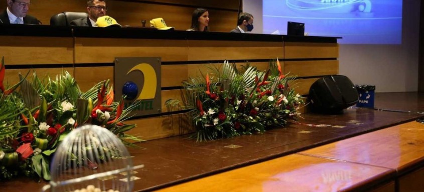 Leilão do 5G : as frequências têm finalidades específicas e em cada faixa as empresas dão lances em lotes diferentes - Foto: José Cruz/Agência Brasil Leilão do 5G : as frequências têm finalidades específicas e em cada faixa as empresas dão lances em lotes diferentes