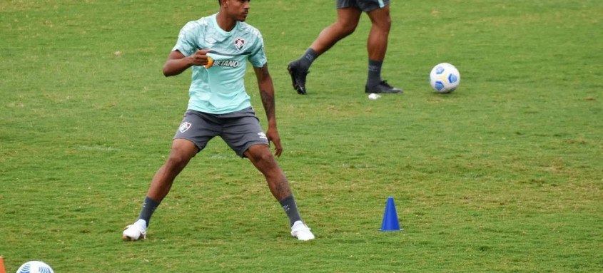 O jovem atacante John Kennedy volta hoje à noite ao time do Fluminense após cumprir suspensão na última rodada - Foto: Mailson Santana / Fluminense O jovem atacante John Kennedy volta hoje à noite ao time do Fluminense após cumprir suspensão na última rodada