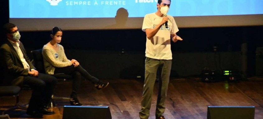 Secretário Leonardo Giordano durante evento na Sala Nelson Pereira dos Santos