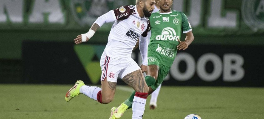 Arbitragem marcou um impedimento inexistente de Gabigol no empate da última segunda-feira contra a Chapecoense - Foto: Alexandre Vidal / Flamengo Arbitragem marcou um impedimento inexistente de Gabigol no empate da última segunda-feira contra a Chapecoense