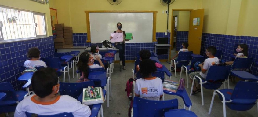 As aulas presenciais passam a ser obrigatórias levando em consideração a disponibilidade de imunização dos estudantes desta faixa-etária (até 12 anos) - Foto: Douglas Macedo/Divulgação As aulas presenciais passam a ser obrigatórias levando em consideração a disponibilidade de imunização dos estudantes desta faixa-etária (até 12 anos)
