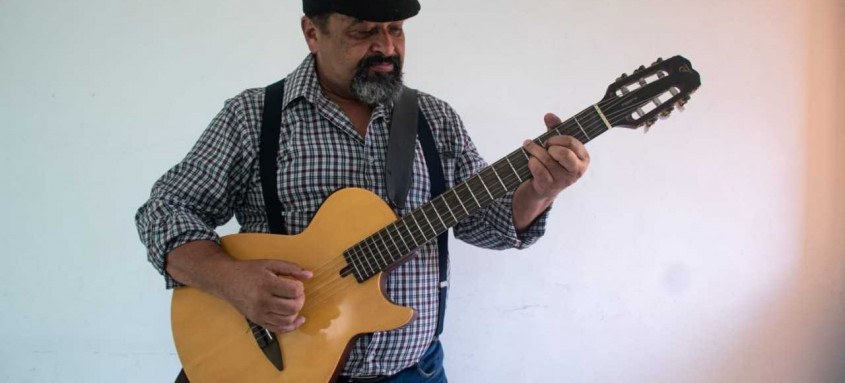 Claudio Otávio toca clássicos da MPB e da Bossa Nova no Municipal de São Gonçalo