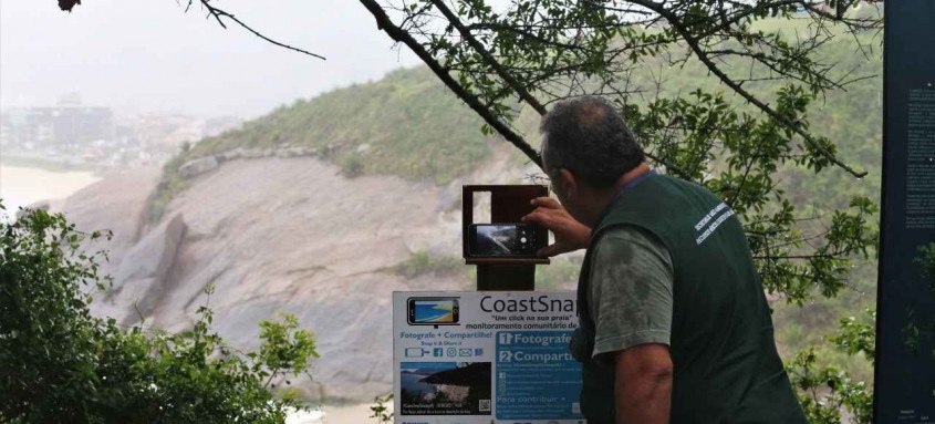 Projeto Coast Snap permite que frequentadores ajudem no acompanhamento das condições da praia por meio de fotos postadas em redes sociais - Foto: Douglas Macedo/Prefeitura de Niterói Projeto Coast Snap permite que frequentadores ajudem no acompanhamento das condições da praia por meio de fotos postadas em redes sociais