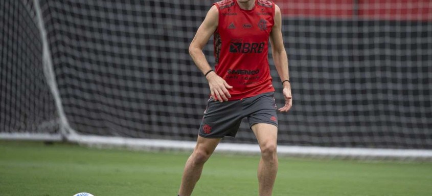 Lateral-esquerdo Filipe Luís deve retornar ao Flamengo nesta noite no último jogo em casa antes da Taça Libertadores