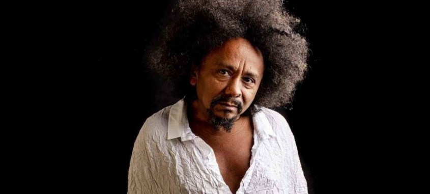 Chico César será atração principal do Festival Viva Zumbi, sábado, na Concha Acústica, em São Domingos - Foto: Divulgação Chico César será atração principal do Festival Viva Zumbi, sábado, na Concha Acústica, em São Domingos