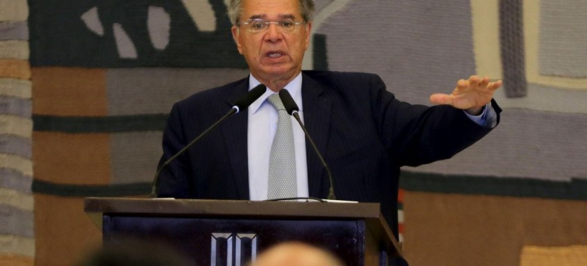 Para Guedes, menor gasto com saúde favorece reajuste a servidores
- Foto: Wilson Dias/Agência Brasil Para Guedes, menor gasto com saúde favorece reajuste a servidores