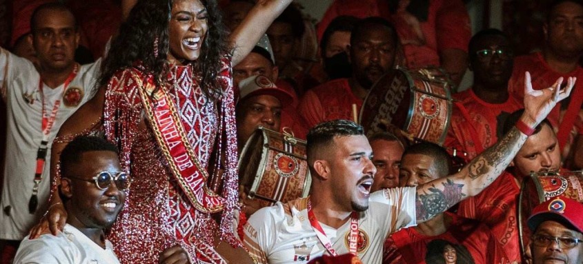 Festa, que lotou a quadra da escola, no Barreto, contou com o Bola Preta