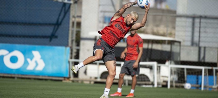 Arrascaeta segue se preparando para enfrentar o Palmeiras no sábado. Renato Gaúcho ainda não decidiu se ele será titular - Foto: Alexandre Vidal / Flamengo Arrascaeta segue se preparando para enfrentar o Palmeiras no sábado. Renato Gaúcho ainda não decidiu se ele será titular