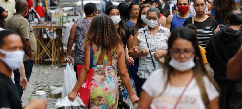 Desde o início da pandemia, 613.066 pessoas morreram pela doença
- Foto: Fernando Frazão/Agência Brasil; /Agência Brasil Desde o início da pandemia, 613.066 pessoas morreram pela doença