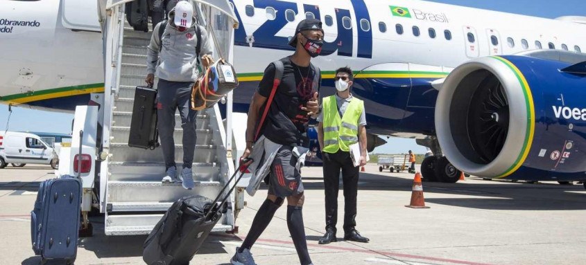 Delegação rubro-negra, que busca o Tri da Libertadores, já está em solo uruguaio para a final do torneio