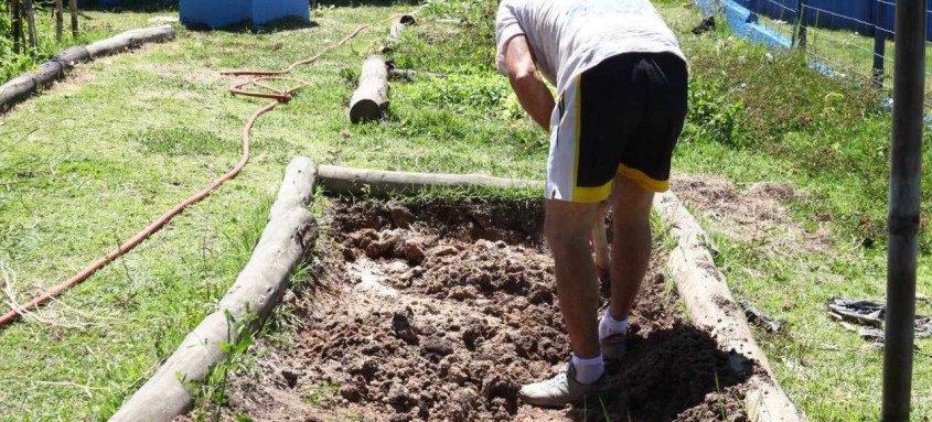 Terreno já está sendo preparado na Escola Prefeito Jayme de Campos