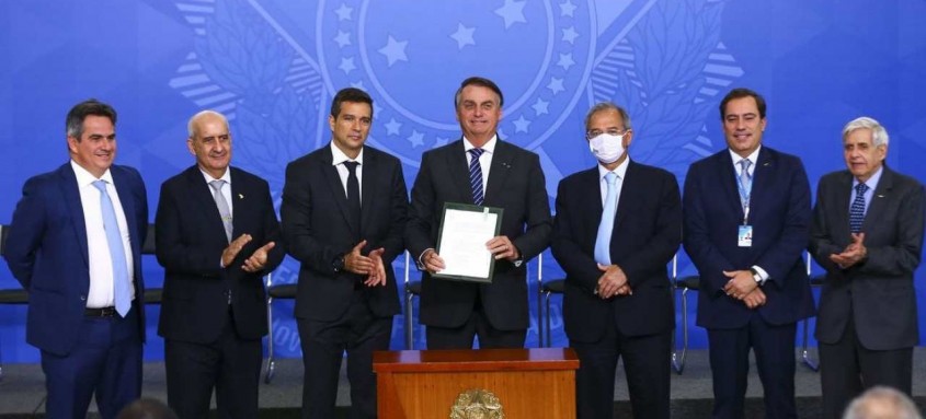 O governo federal lançou o Novo Marco de Garantias em cerimônia no Palácio do Planalto com a presença do presidente Jair Bolsonaro e outras autoridades