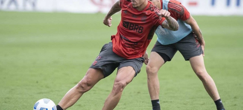 Devido ao desfalque de Gabigol, com faringite, Pedro ganha hoje, contra o Sport, uma chance no ataque do Flamengo - Foto: Alexandre Vidal / Flamengo Devido ao desfalque de Gabigol, com faringite, Pedro ganha hoje, contra o Sport, uma chance no ataque do Flamengo