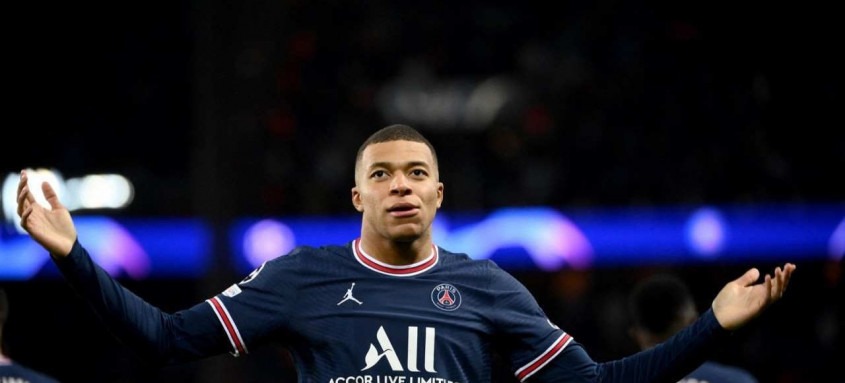 Mbappé foi o grande destaque da vitória do PSG marcando dois gols nos seis primeiros minutos de jogo - Foto: Divulgação / PSG Mbappé foi o grande destaque da vitória do PSG marcando dois gols nos seis primeiros minutos de jogo