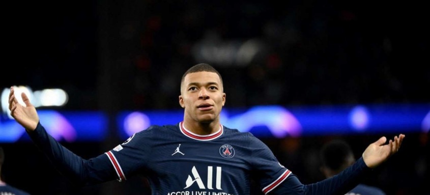 Mbappé foi o grande destaque da vitória do PSG marcando dois gols nos seis primeiros minutos de jogo